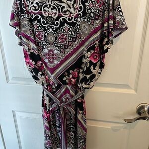 White House Black Market Black and White Dolman Sleeve Minidress